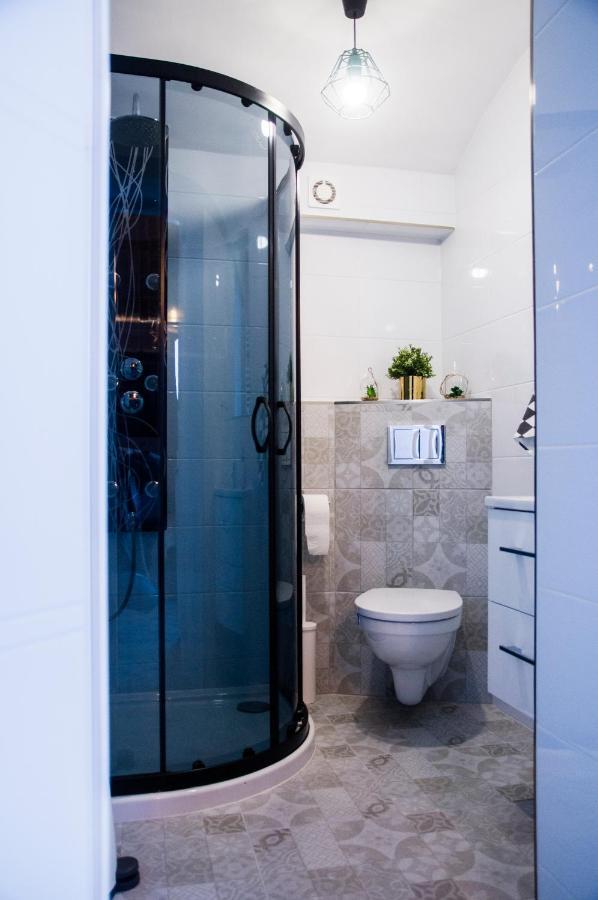 Underground Jacuzzi Rooms Краків Екстер'єр фото