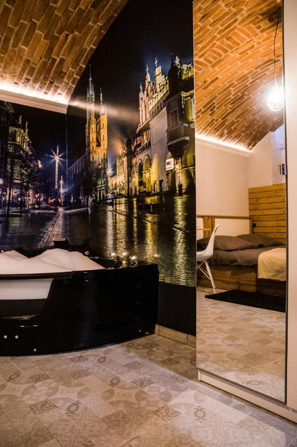 Underground Jacuzzi Rooms Краків Екстер'єр фото