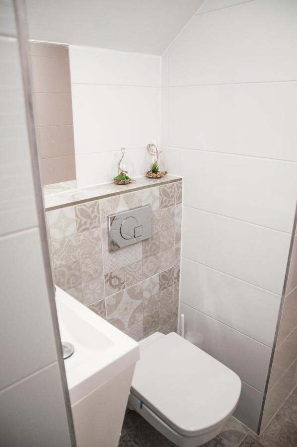 Underground Jacuzzi Rooms Краків Екстер'єр фото