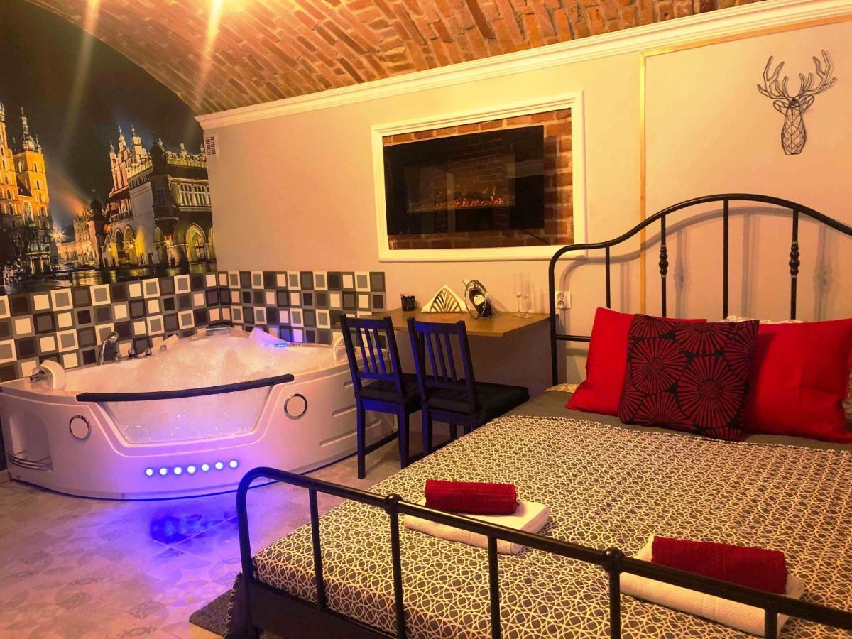 Underground Jacuzzi Rooms Краків Екстер'єр фото