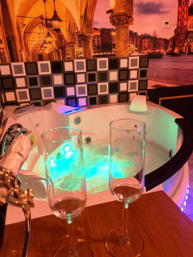 Underground Jacuzzi Rooms Краків Екстер'єр фото