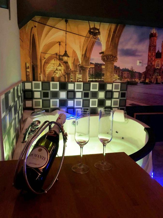 Underground Jacuzzi Rooms Краків Екстер'єр фото