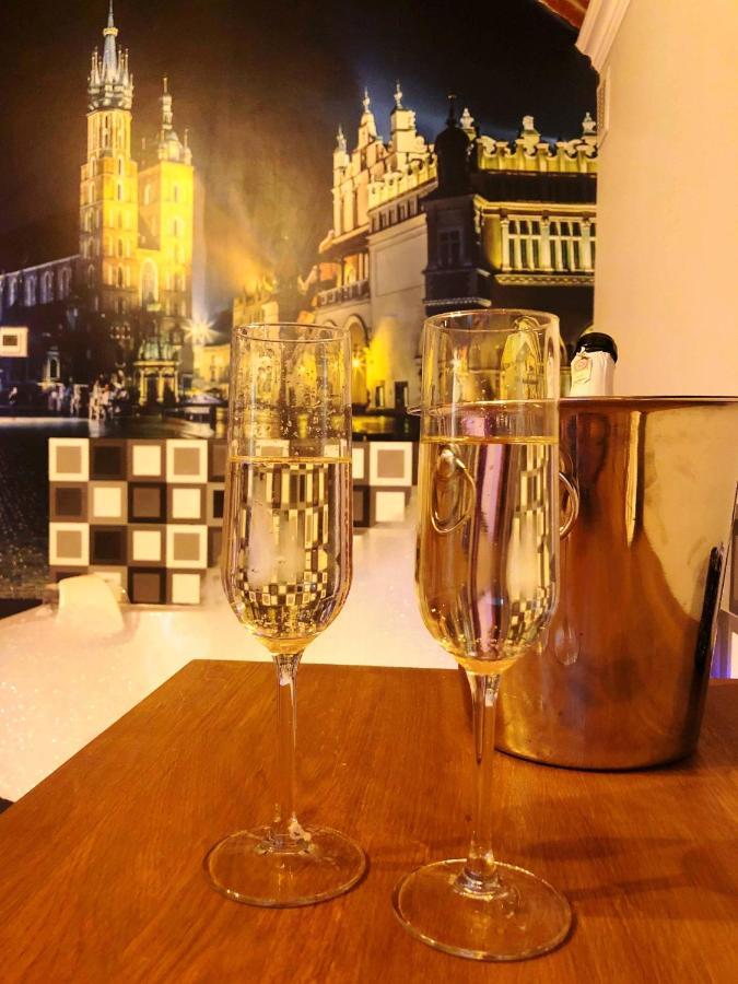Underground Jacuzzi Rooms Краків Екстер'єр фото