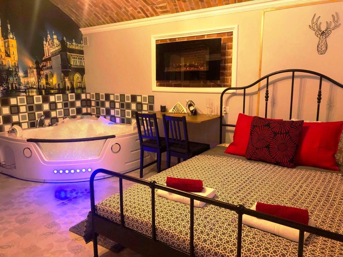 Underground Jacuzzi Rooms Краків Екстер'єр фото