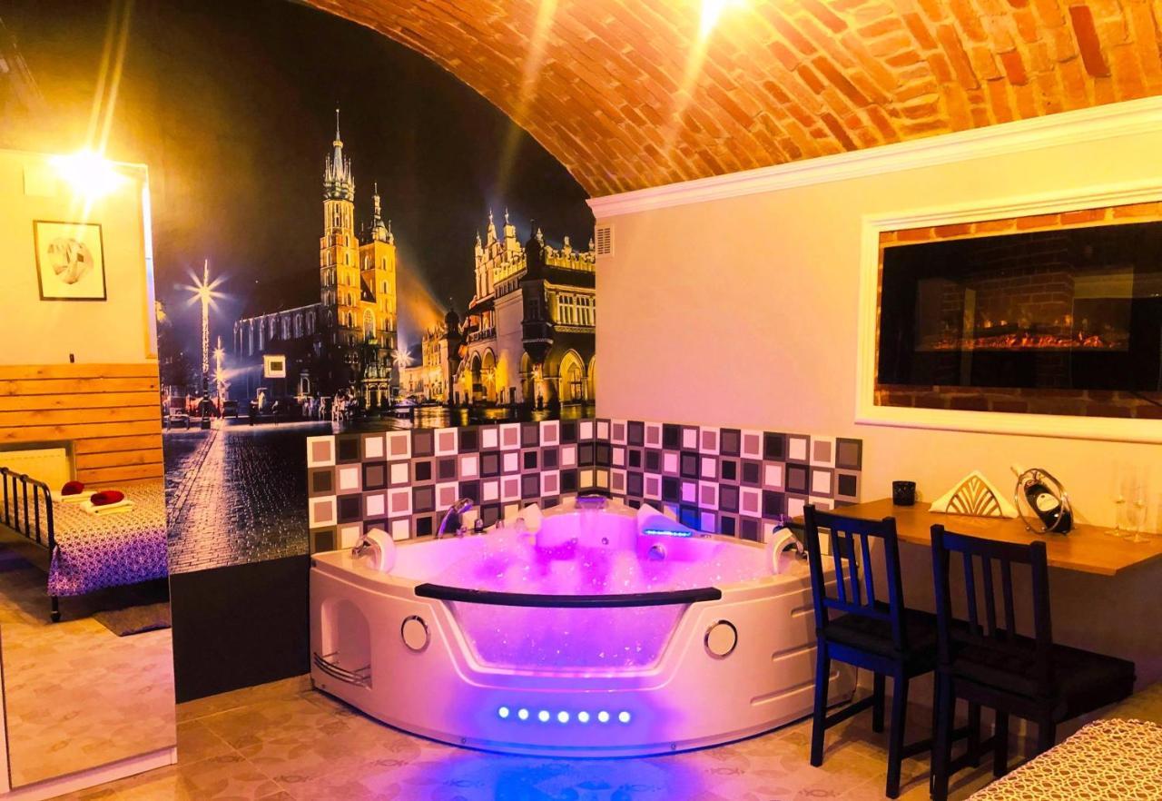 Underground Jacuzzi Rooms Краків Екстер'єр фото