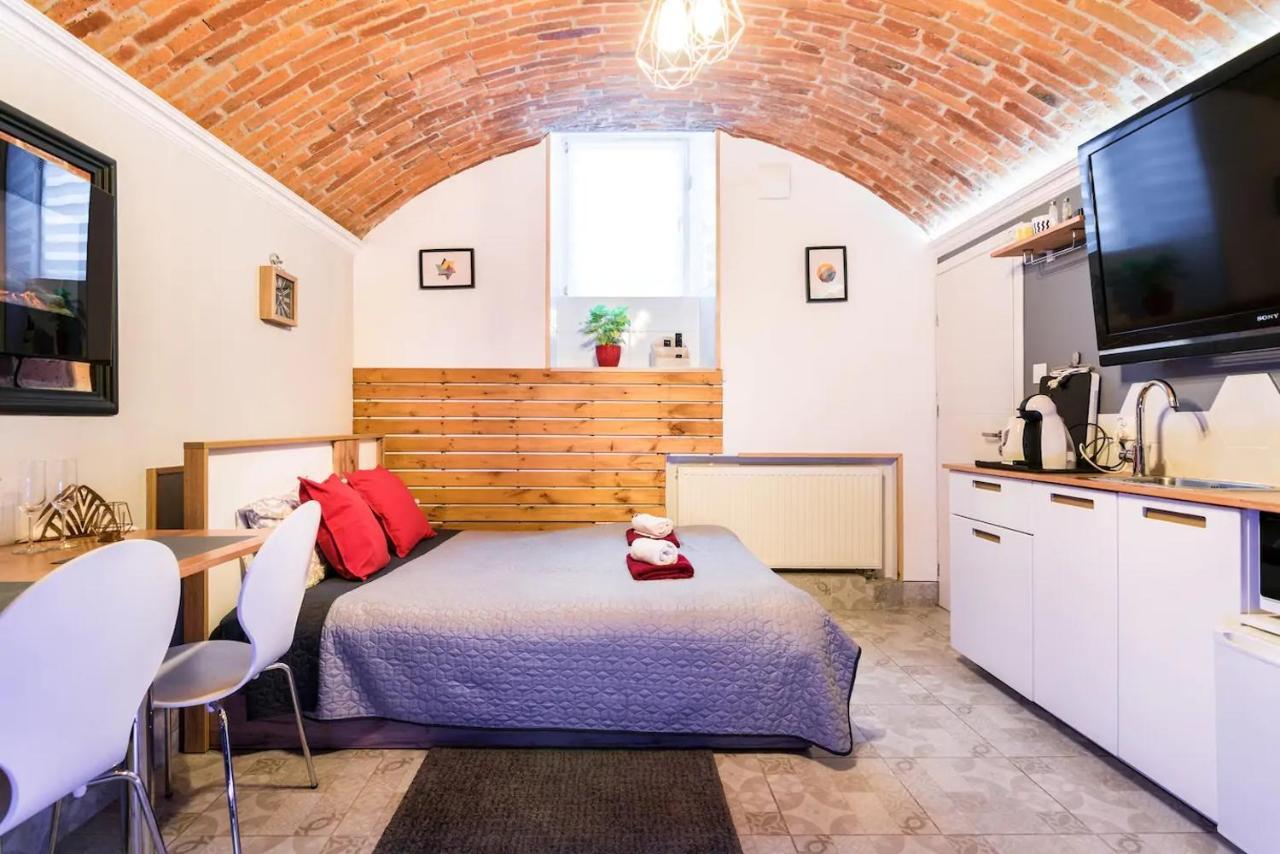 Underground Jacuzzi Rooms Краків Екстер'єр фото