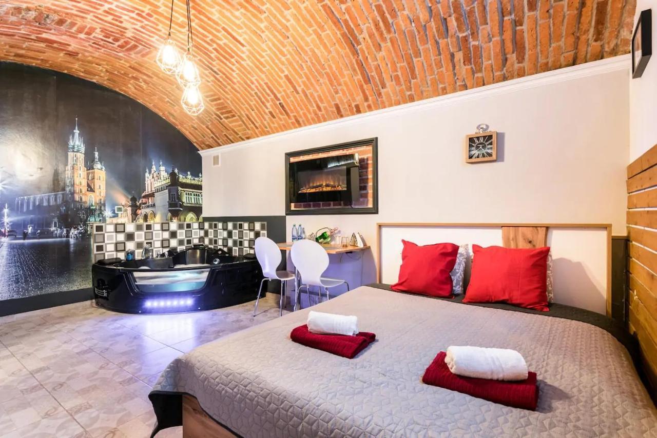 Underground Jacuzzi Rooms Краків Екстер'єр фото