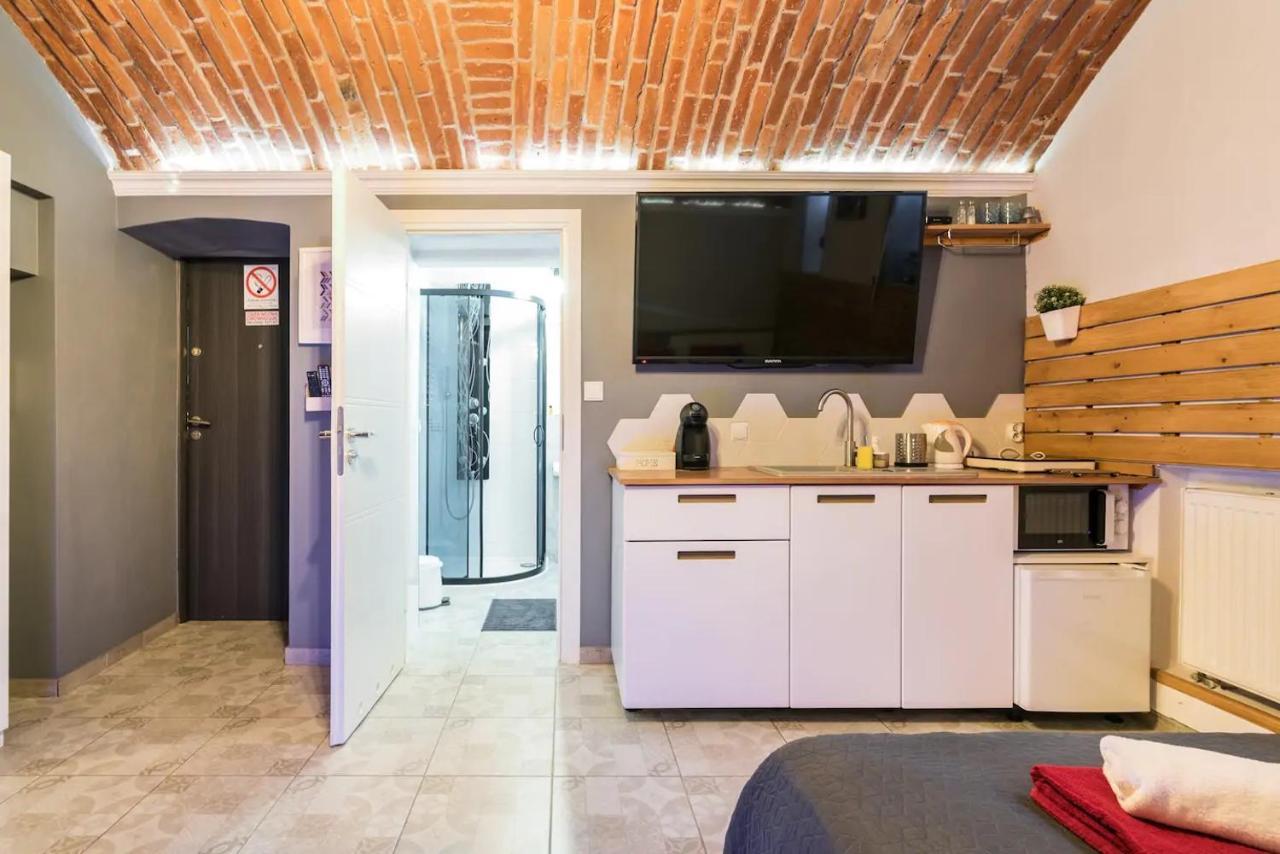Underground Jacuzzi Rooms Краків Екстер'єр фото