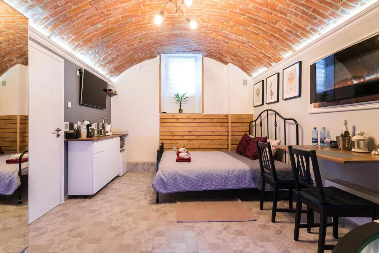 Underground Jacuzzi Rooms Краків Екстер'єр фото